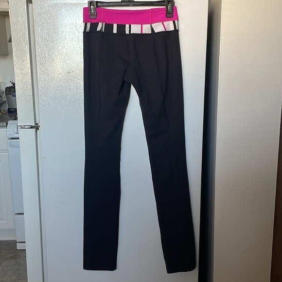 Lululemon Size 4 Women’s Black Leggings Pink Design Waistband Legging Pant - Picture 3 of 5